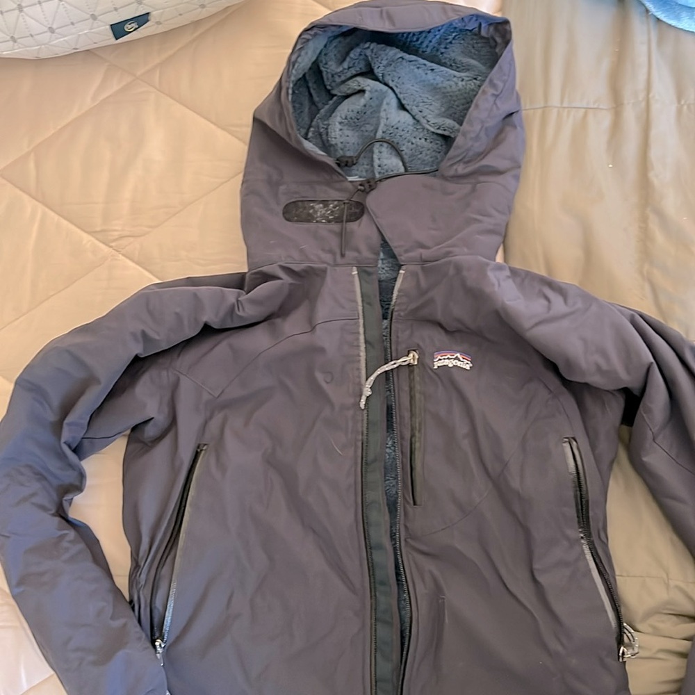 JUST IN TIME FOR WINTER. Limited time 50% off SNOWBOARD jacket warm and fitted.